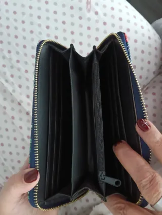 Monedero,multicolor con fondo floral