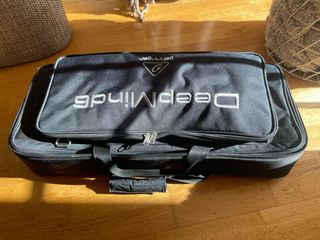 Sintetizador Behringer DeepMind 6  (con funda)