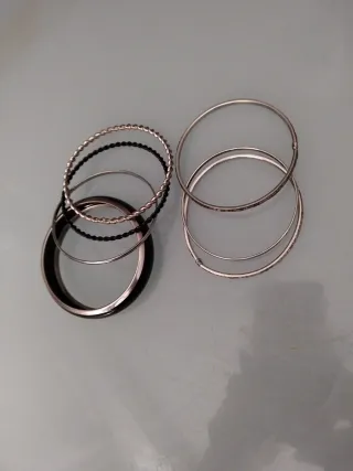 Set 7 pulseras plateadas y negras