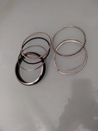 Set 7 pulseras plateadas y negras