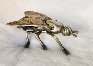 Cenicero vintage de metal con forma de mosca 18cm