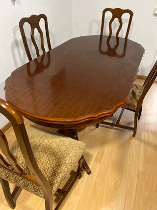 Mesa comedor madera y 4 sillas tapizadas
