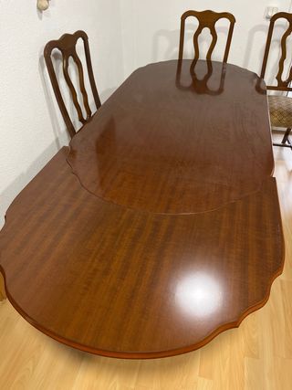 Mesa comedor madera y 4 sillas tapizadas