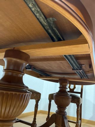 Mesa comedor madera y 4 sillas tapizadas