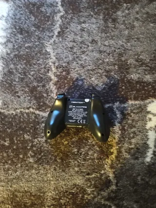 Mando de videojuegos negro