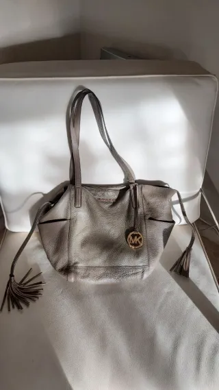 Bolso Michael Kors Piel Gris y Dorado