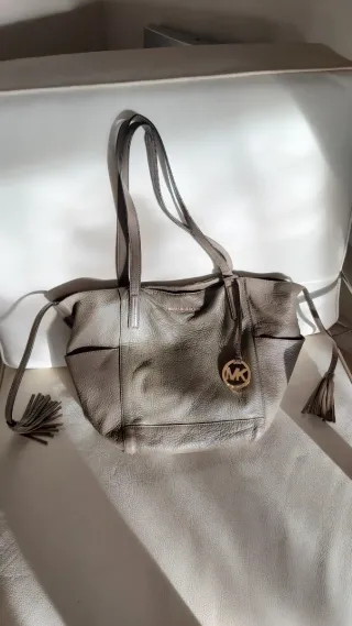 Bolso Michael Kors Piel Gris y Dorado