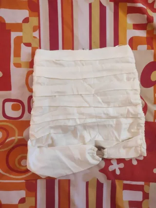 Falda Zara blanca con volantes