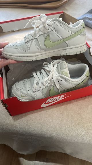 Nike Dunk Low Verde y Blanco Casi Nuevas