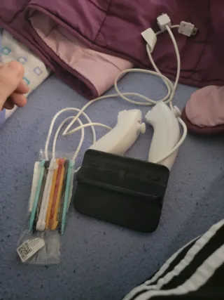 Pacchetto Wii U: Base di ricarica, Nunchuk e Matite