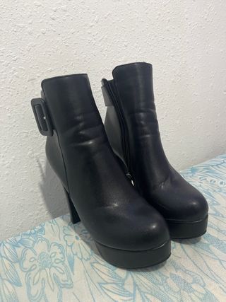Botines Tacón Plataforma Hebilla Negro