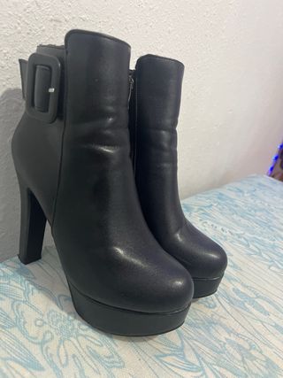 Botines Tacón Plataforma Hebilla Negro