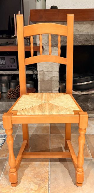 Sillas de madera con asiento de tela