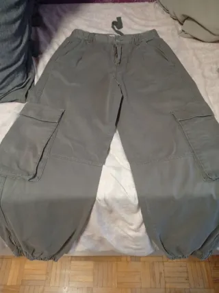 Pantalones cargo Pull&Bear gris