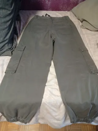 Pantalones cargo Pull&Bear gris