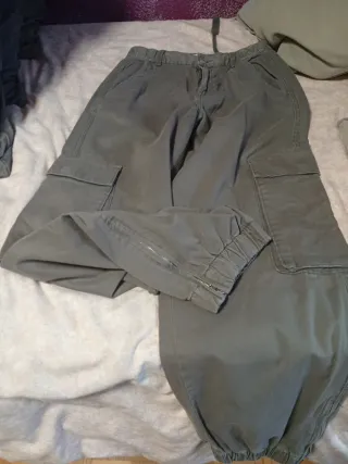 Pantalones cargo Pull&Bear gris