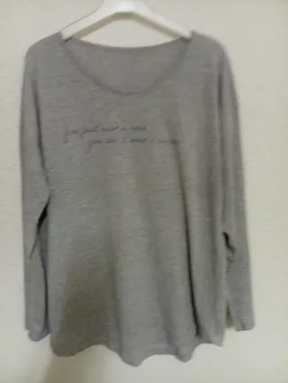 2 Camisetas Blusa Morado Multicolor y gris lisa