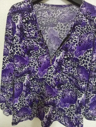 2 Camisetas Blusa Morado Multicolor y gris lisa