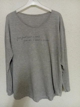 2 Camisetas Blusa Morado Multicolor y gris lisa