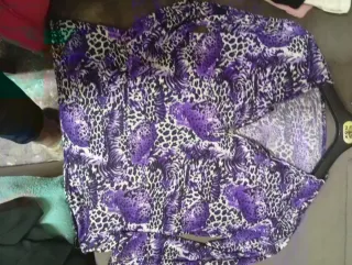 2 Camisetas Blusa Morado Multicolor y gris lisa