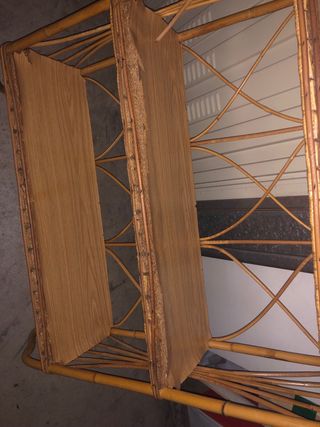 Estantería de bambú y ratán