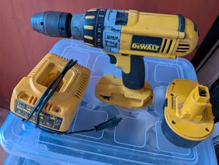 Taladro Dewalt DC925 con cargador y batería