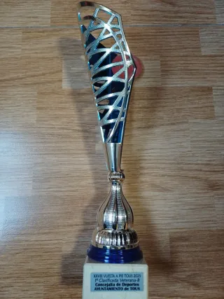 Trofeo XXVIII Vuelta a Pie Tous 2025 mide 39 cm