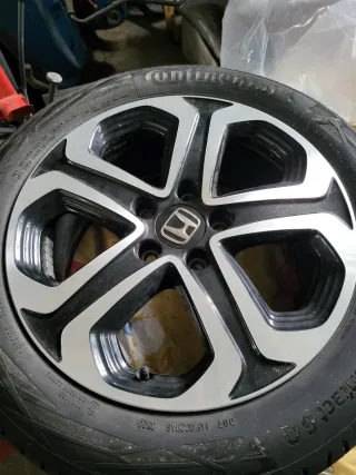 Cerchi + pneumatici estivi con bulloneria e calze