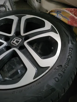 Cerchi + pneumatici estivi con bulloneria e calze