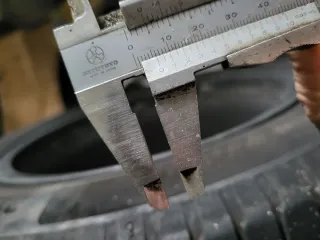 Cerchi + pneumatici estivi con bulloneria e calze