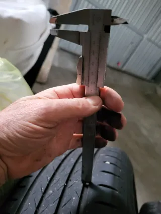 Cerchi + pneumatici estivi con bulloneria e calze