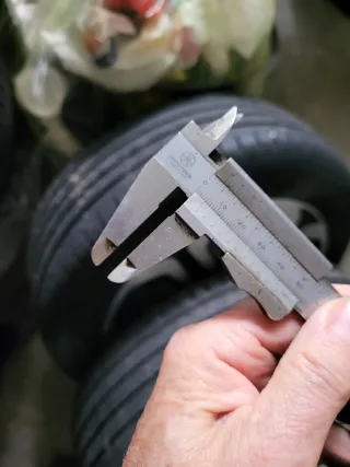 Cerchi + pneumatici estivi con bulloneria e calze