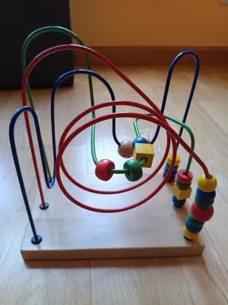 Laberinto de Cuentas de Madera