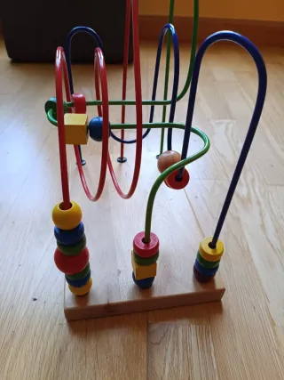 Laberinto de Cuentas de Madera