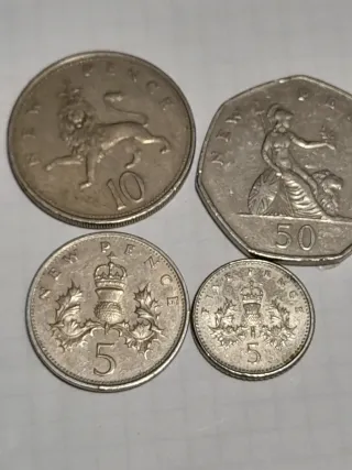 Lote 4 monedas Gran Bretaña 5, 10, 50 pence