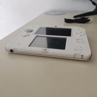 Nintendo 2DS + Super Smash Bros + Caricatore