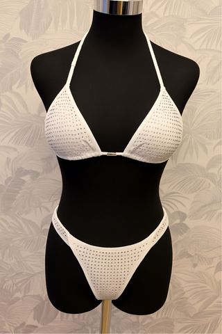 Bikini con strass brasileño — Sexy y elegante