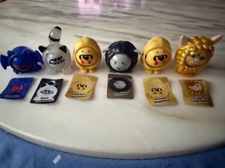 Figuras Coleccionables Monstruos y Cartas