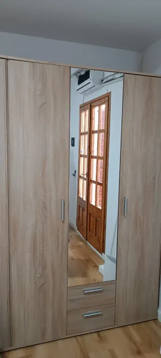 Armario 3 puertas de madera con espejo