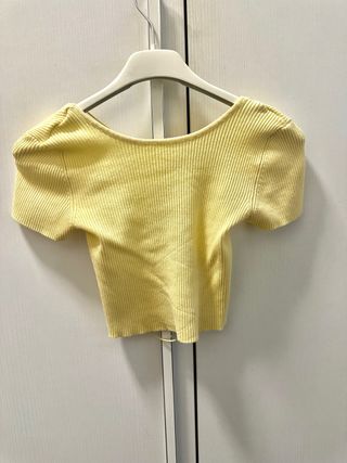Crop top amarillo espalda cruzada
