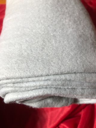 Plaid con pochette in pile in tela pelliccia