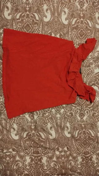 Camisa rosa con volantes