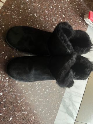 Stivaletti neri donna con pelliccia