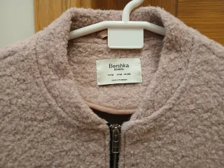 Abrigo borreguito Bershka rosa talla M