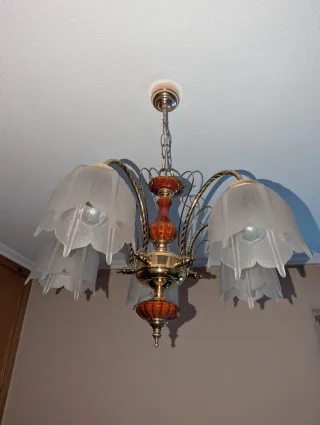 Lámpara de techo clásica dorada y marrón