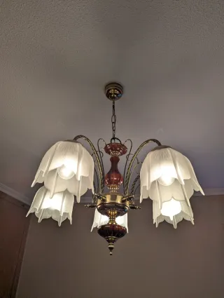 Lámpara de techo clásica dorada y marrón