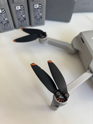 Dron DJI Mini 2 SE COMBO