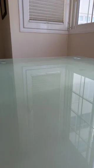 Mesa de comedor cristal y metal