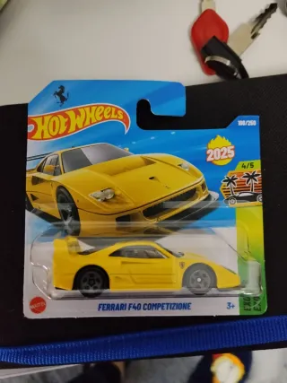 Hot Wheels Ferrari amarillo pack de 2