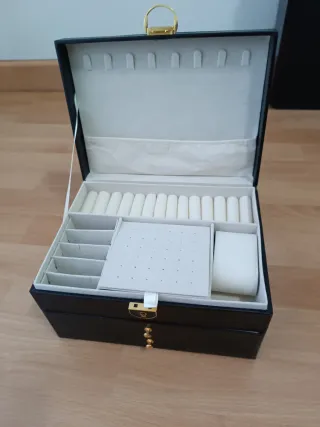 Joyero 3 pisos negro y dorado